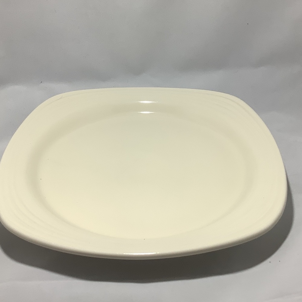 Oneida Culinaria Pound Cake Square Dinner Plate